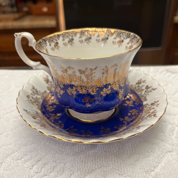 Vintage 1970’s Royal Albert Bone China Cobalt Blue/Gold  Cup/Saucer Regal Serie. - Picture 14 of 14